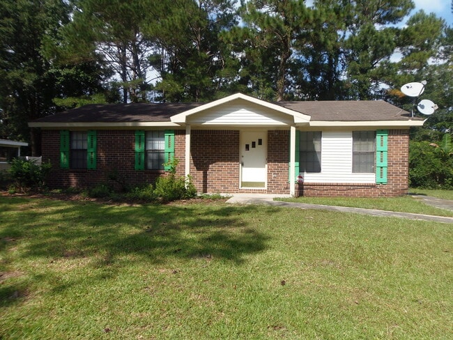 Building Photo - Charming 1 Story Brick Home