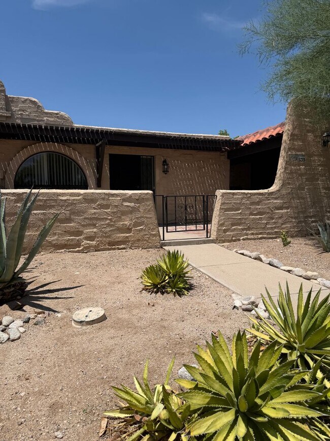 Building Photo - 5213 N Tigua Dr