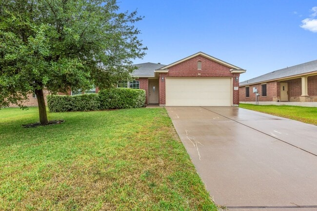 Building Photo - Open Concept living in MIDWAY ISD