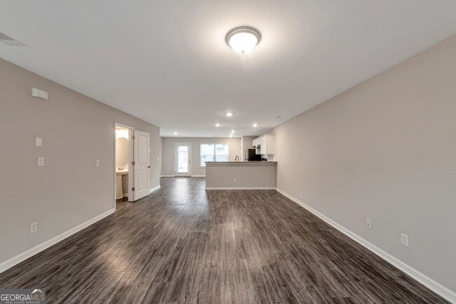 Photo - 320 Ashigan St