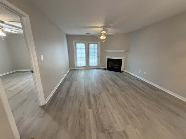 Photo - 220 Deer Hound Trail