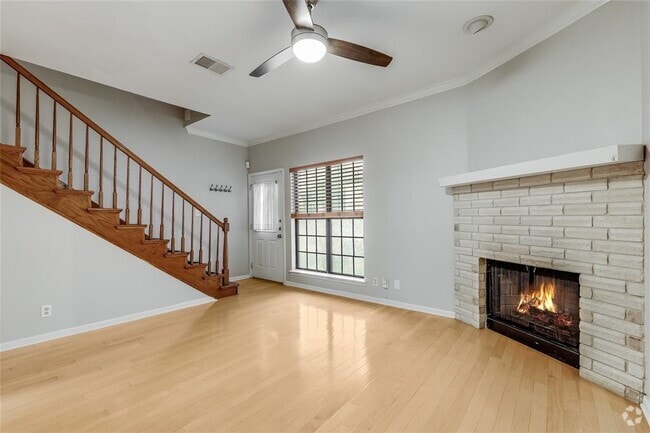 Building Photo - 1307 Kinney Ave Rental