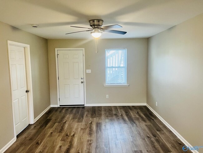 Photo - 1807 Graymont Ln SW