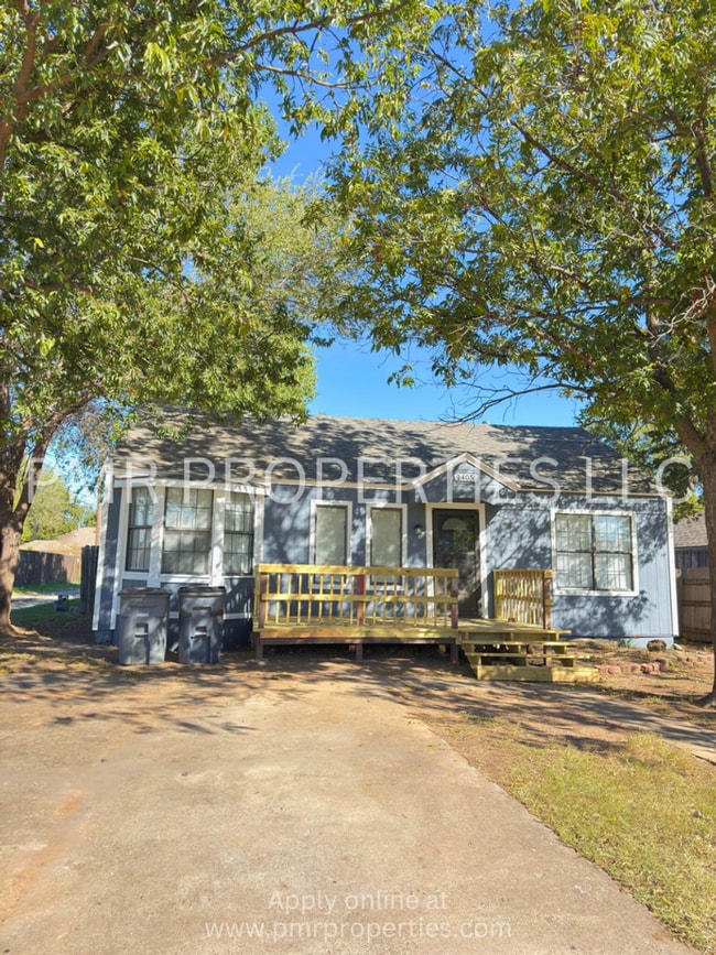 Building Photo - 2 Bedrooms/1 Bathroom House