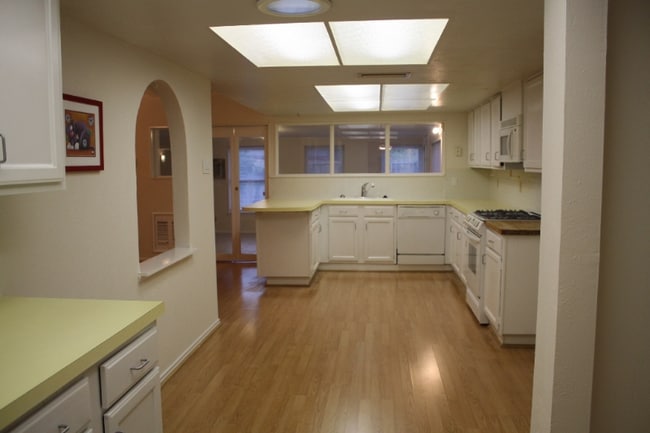 Photo - 5006 Green Oaks Dr