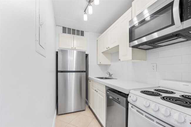 Photo - 815 Middle River Dr Unit 115