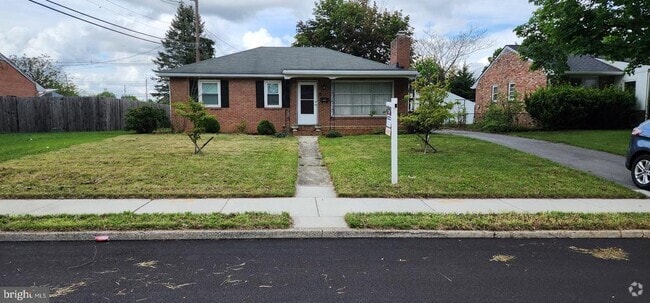 Building Photo - 842 Noland Dr Rental