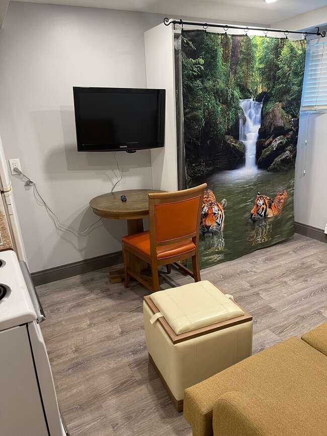 Photo - 351 S Elizabeth St Unidad B