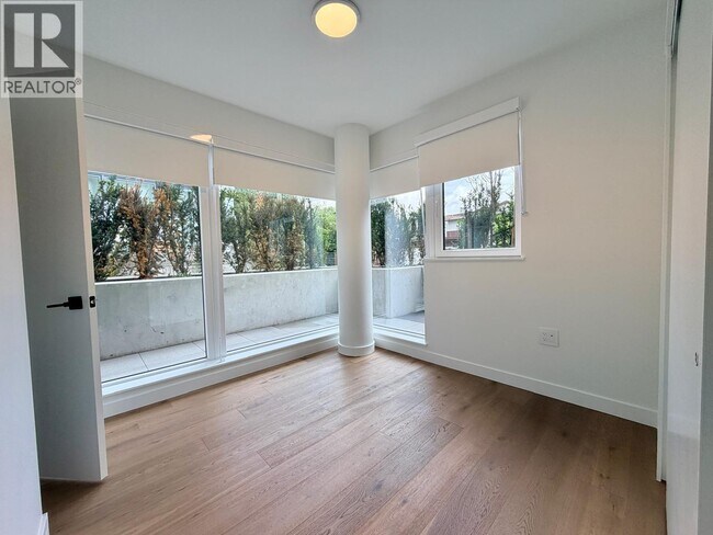 8120 Oak St Unit 104