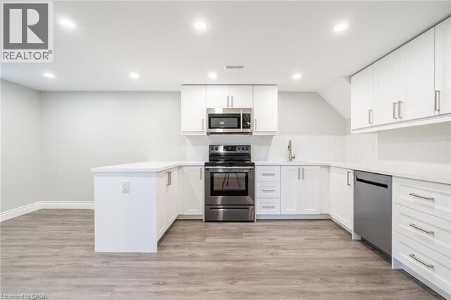 Photo - 5482 Randolph Crescent