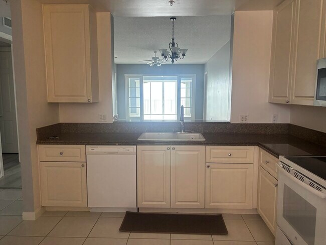 Photo - 31 Harbour Isle Dr W Unit 303