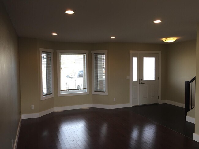 Photo - 9207-9102 102 Ave