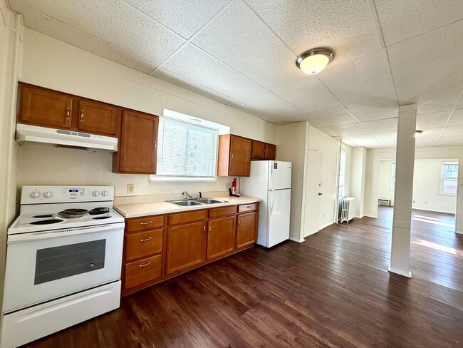 Photo - 305 S Front St