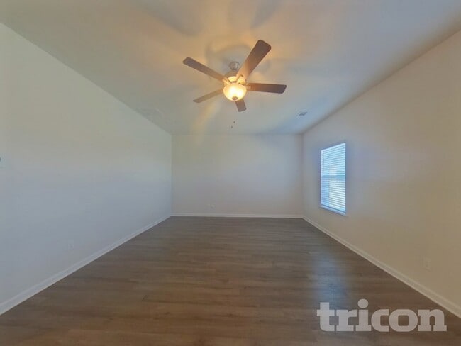 Photo - 823 Athens Ln