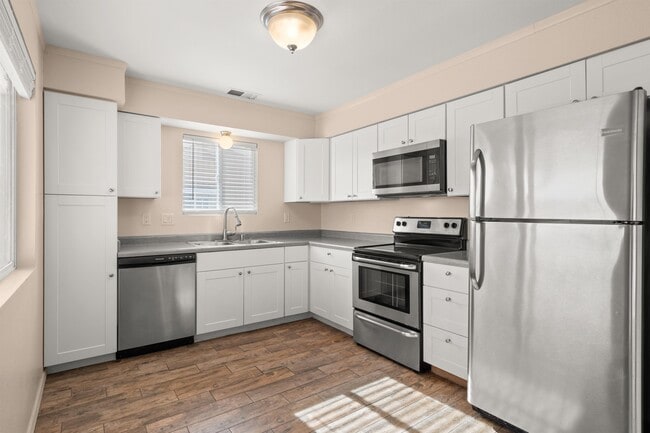 Photo - 572 Star Villa Cir SE