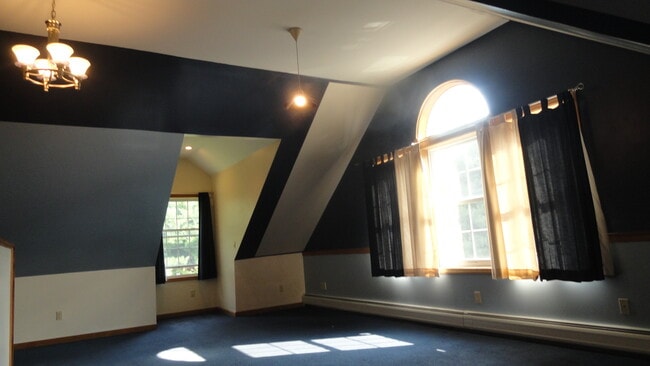 Building Photo - 67 Spring Rd Unit Studio Rental