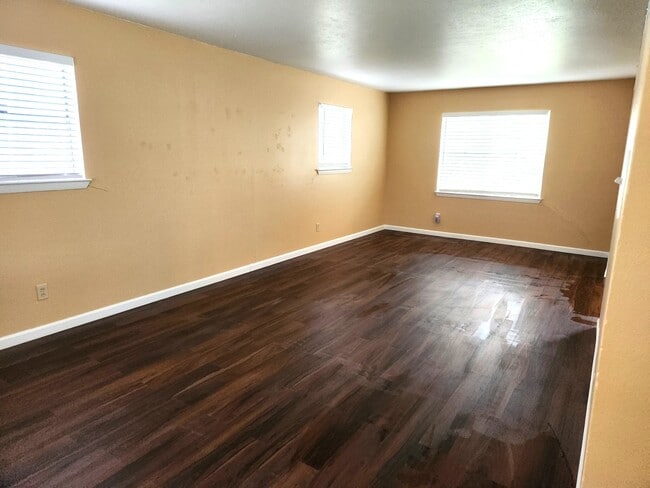 Photo - 528 Shadyway Dr