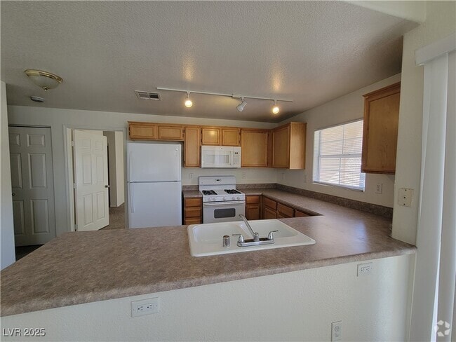 Building Photo - 3822 Ormond Beach St Unit 104 Rental