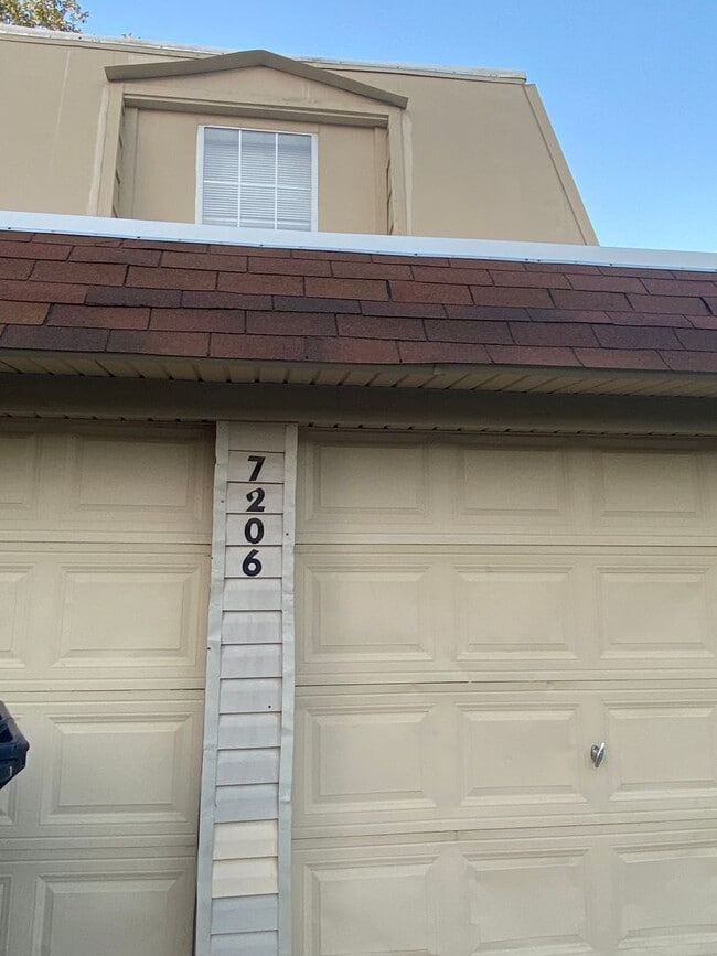 3 Bed 2.5 bath - 3 Bed 2.5 bath House