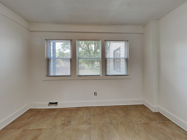 Photo - 542 S Evelyn Pl NW