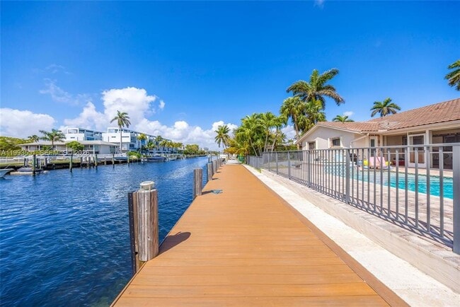 Photo - 2752 NE 3rd St