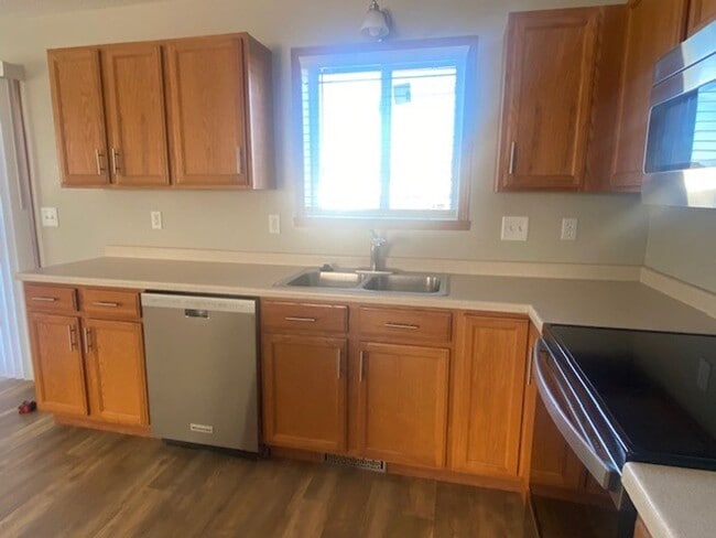 Photo - Comfortable 4 Bedroom with Garage & Fenced Yard for Rent!