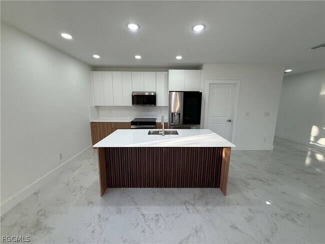 Photo - 2012 NE 28th St