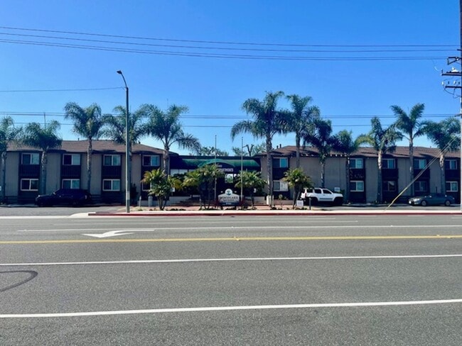 Building Photo - Woodlake