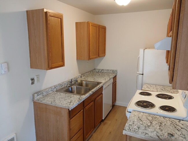 Building Photo - 14914 Union Ave SW Unit Cozy 1 Bedroom
