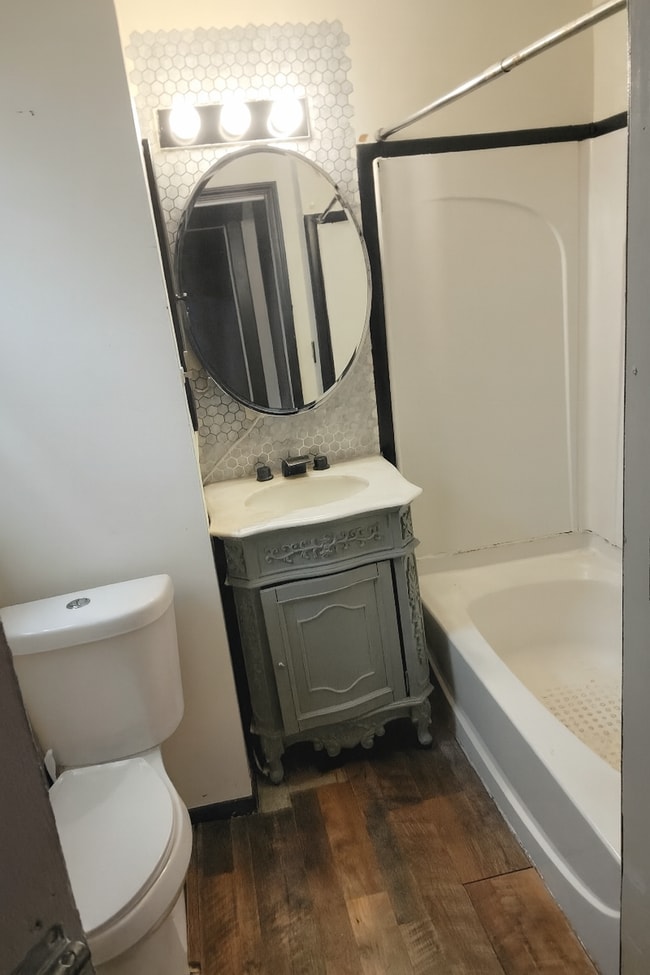 Photo - 1657 Pointview Ave