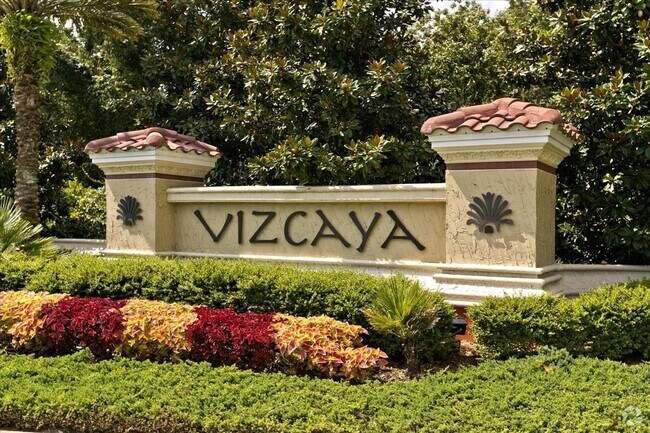Building Photo - Beautiful Townhome in Vizcaya