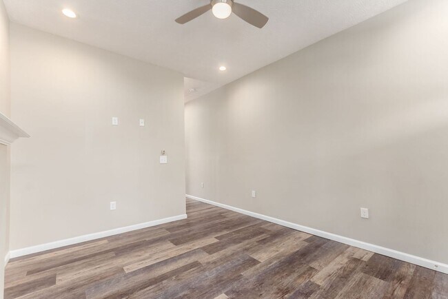 Photo - 1363 Summit St