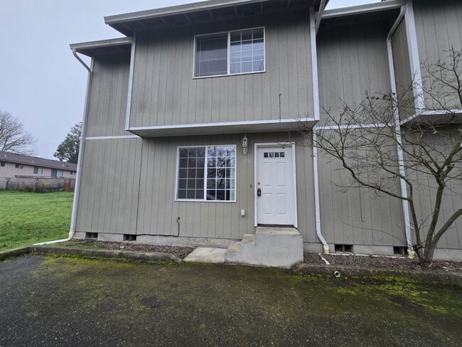 Photo - 1918 SE Douglas Ave