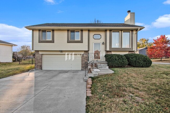 Building Photo - Updated Millard Split Entry! Rental