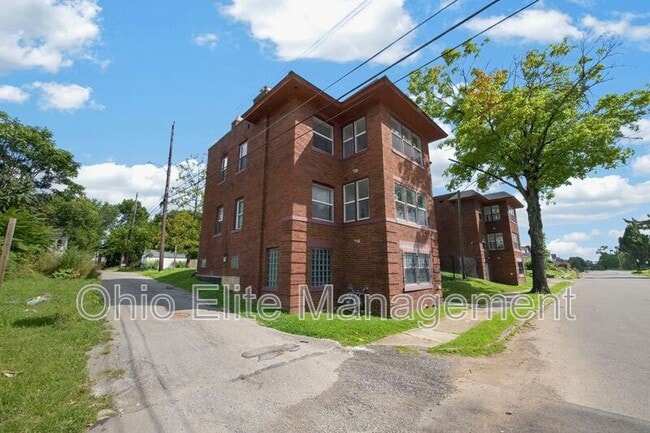 1094 Oakwood Ave