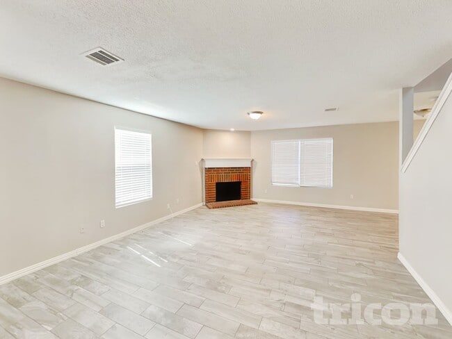 Photo - 210 Vivian Dr