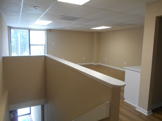 Photo - Second floor 1 bedroom, 1 bath suite in great location Unit 901-B