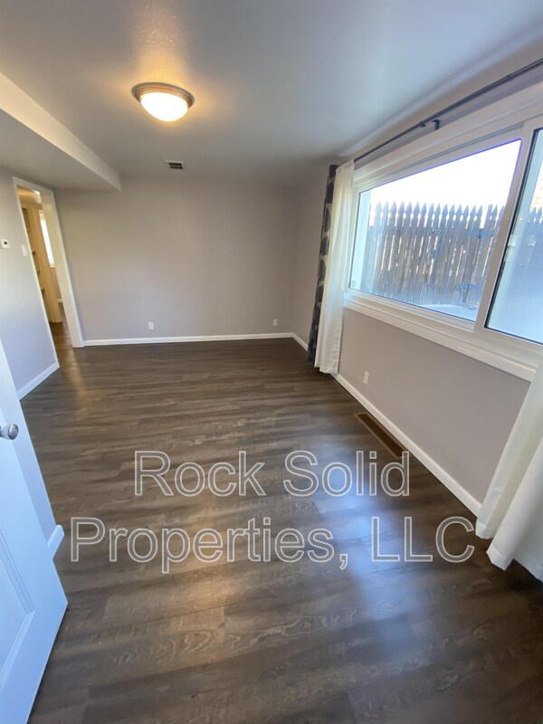 Photo - 2020 Dunn Ave