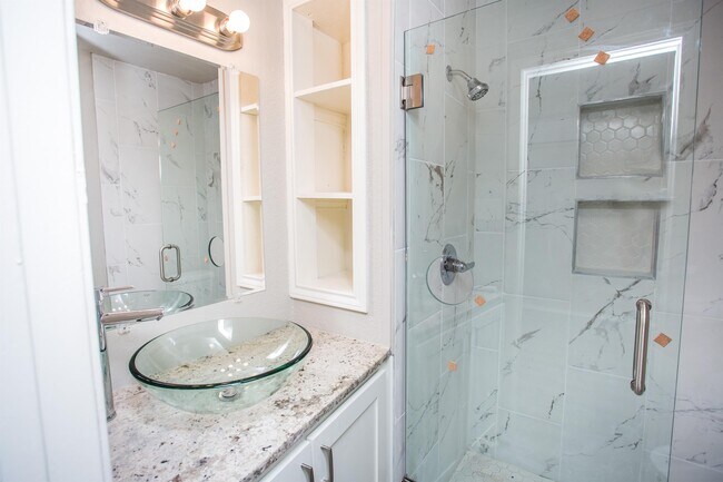 Photo - 4629 Elgin Ave