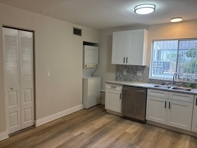 Photo - 3802 N Lake Dr Unidad 20