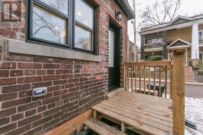 Photo - 19 Fernwood Park Ave