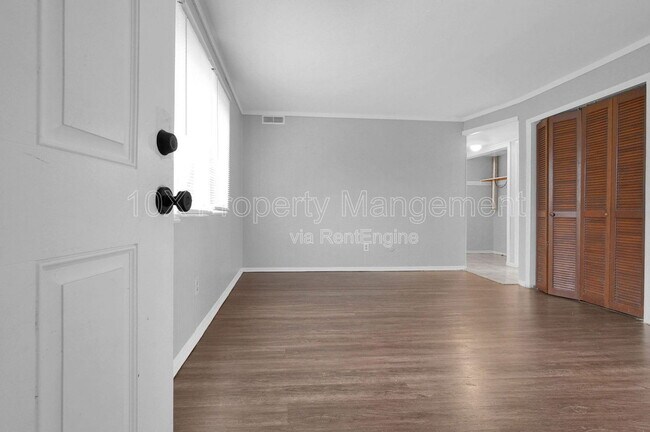 Photo - 2872 Howey Rd Unit D