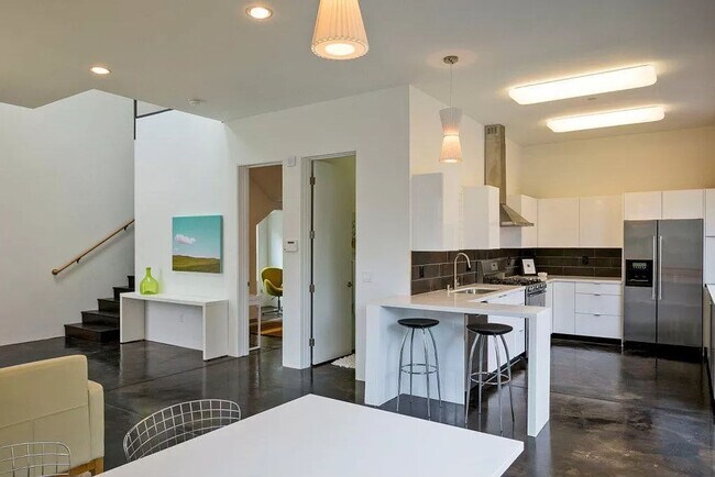 Photo - Beautiful Modern 3BR/3BA with In Unit Laun...