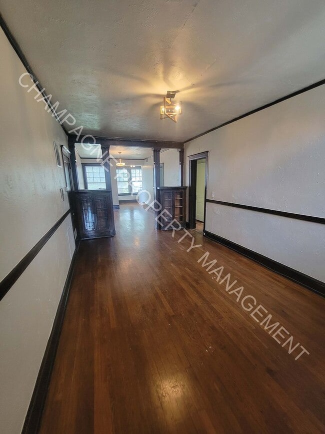 Photo - Newly Renovated 2 Bed 1 Bathroom Apartment Unidad 1W