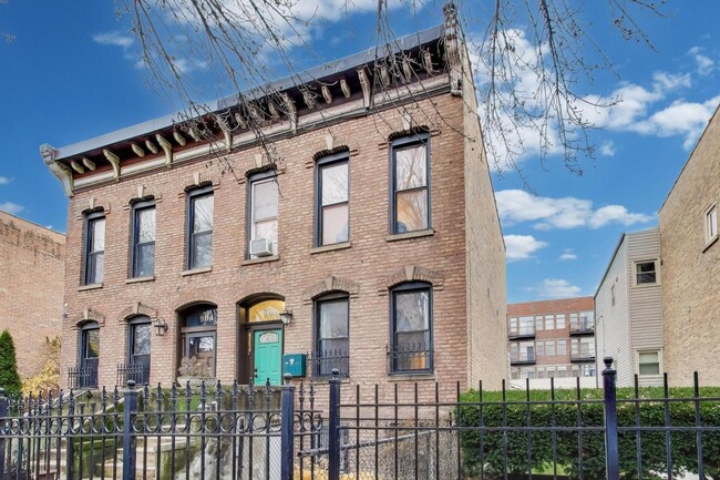 Photo - 902 S Claremont Ave Unit 1