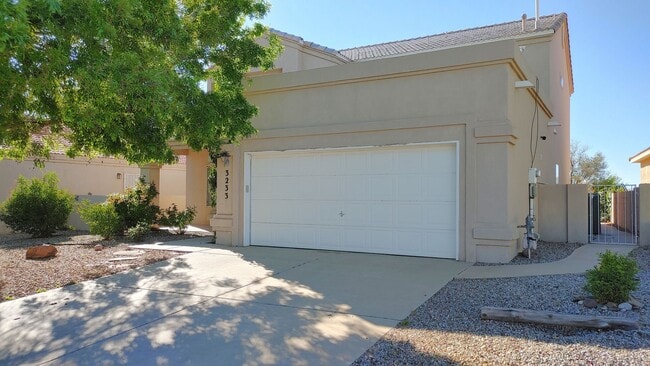 Building Photo - Magnificent 4 Bedroom, 2.5 Bath in Rio Rancho!