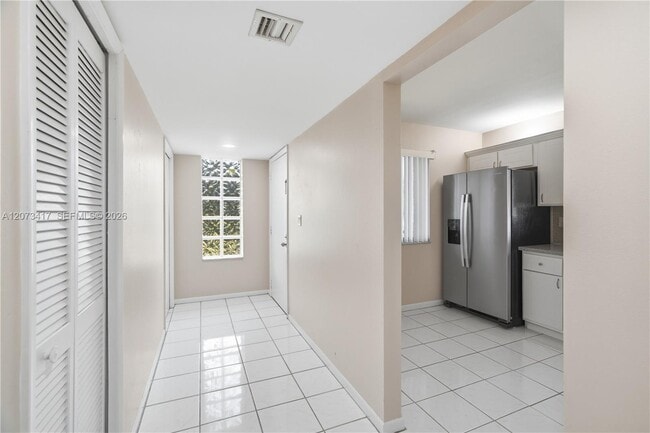 Photo - 16252 Laurel Dr Unidad 201