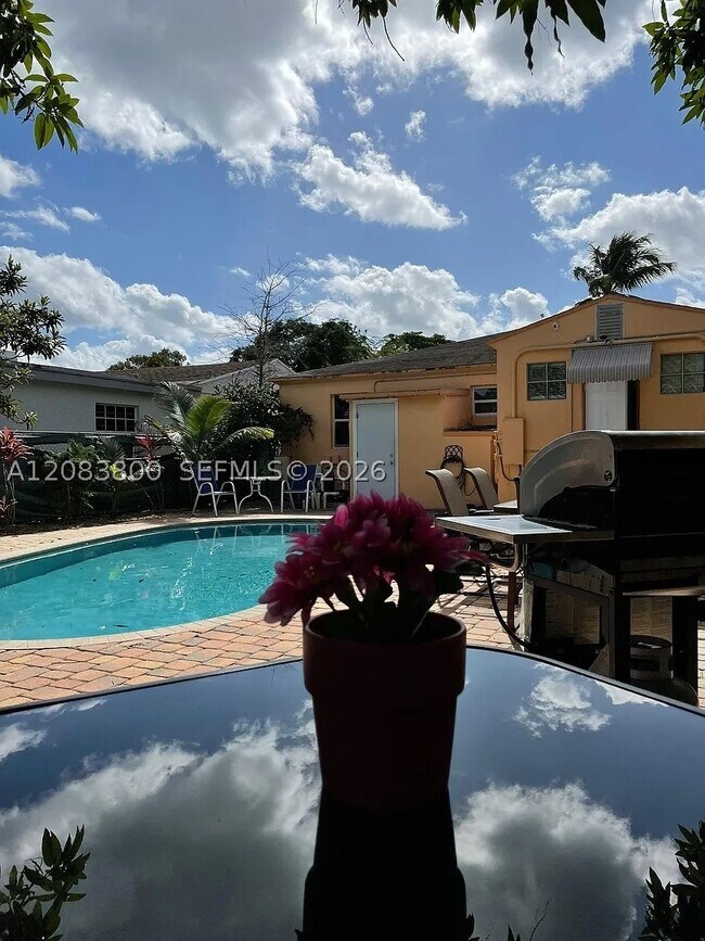 Photo - 1721 Mayo St