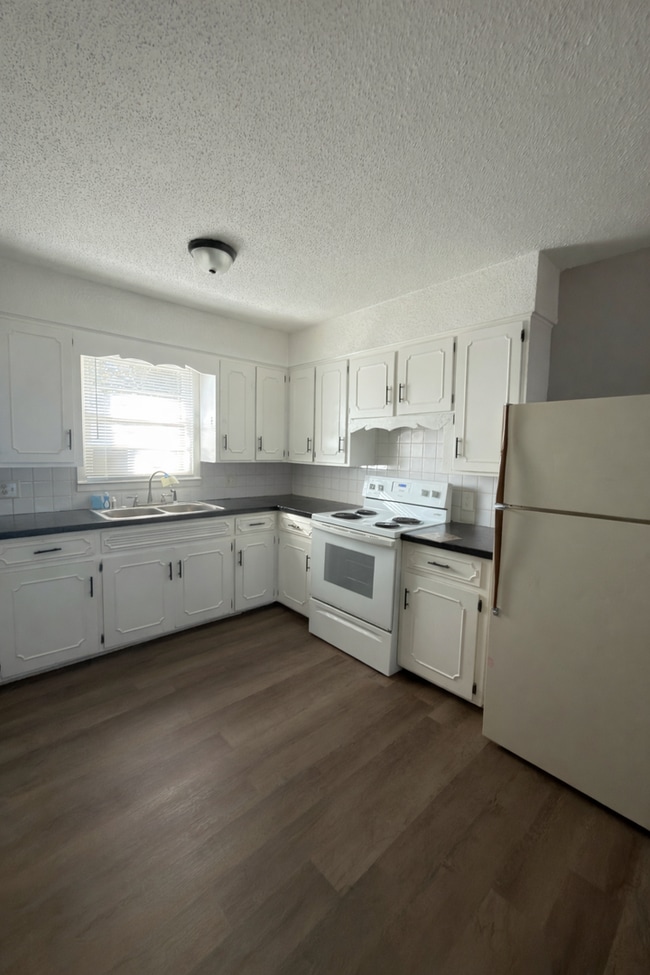 Photo - 747 S Nettleton Ave