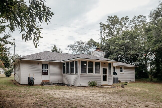 Fully Furnished Charleston Rental Near Folly Beach – Utilities Included | $3,100/Month